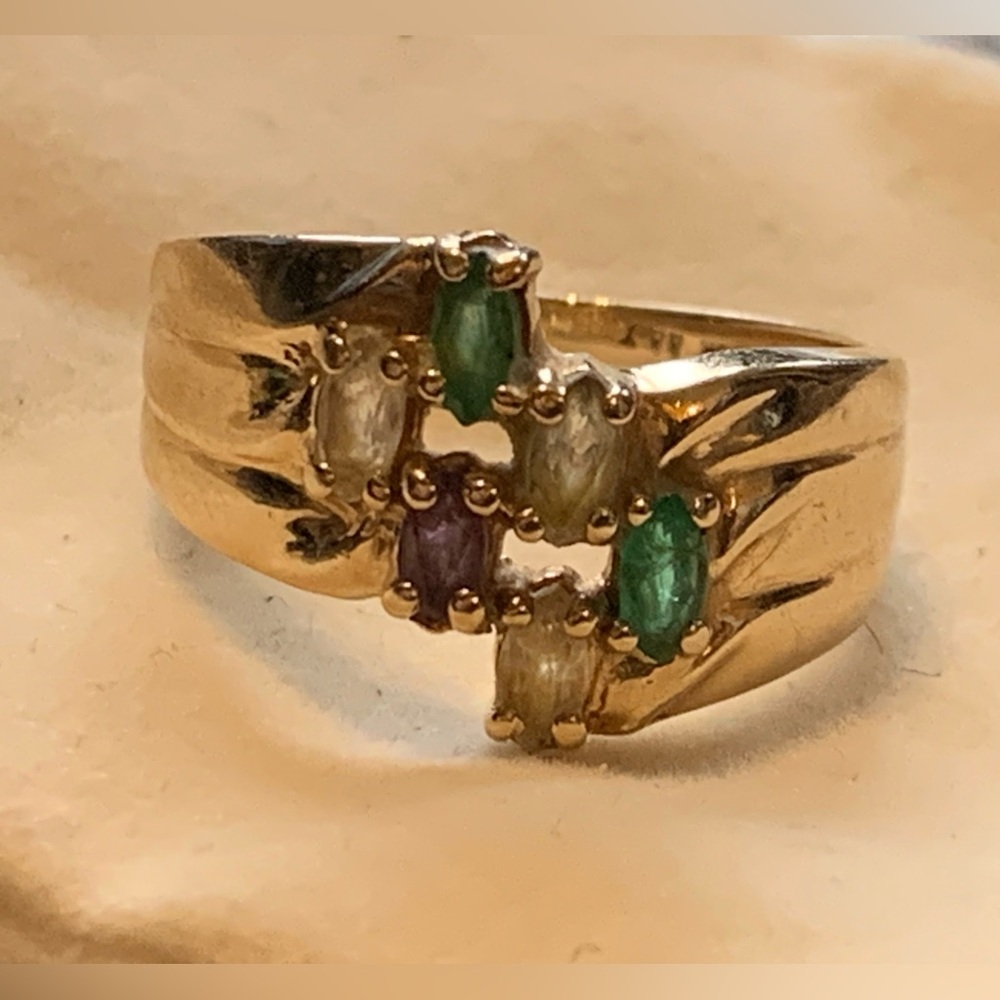 10 KT Gold Ring